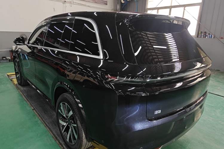 Li Auto L8 2023 — 4
