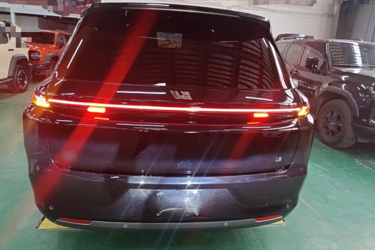 Li Auto L8 2023 — 5