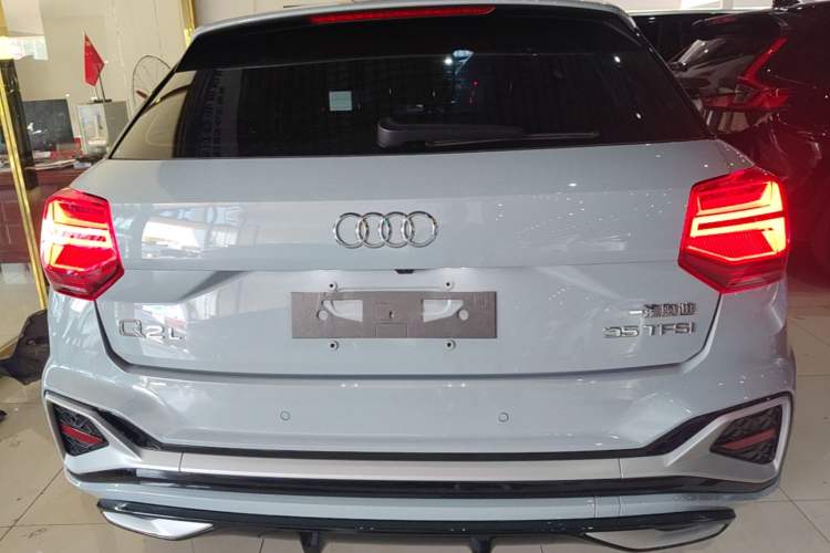 Audi Q2L 2023 — 5
