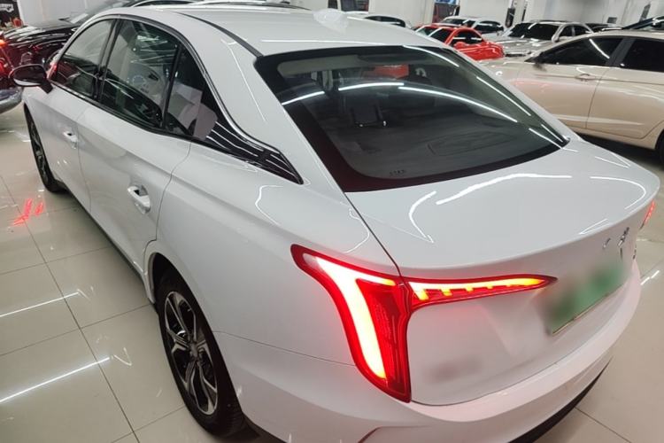 Hongqi E-QM5 2023 — 4