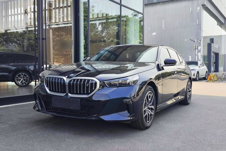 BMW i5 2025 — фото 1