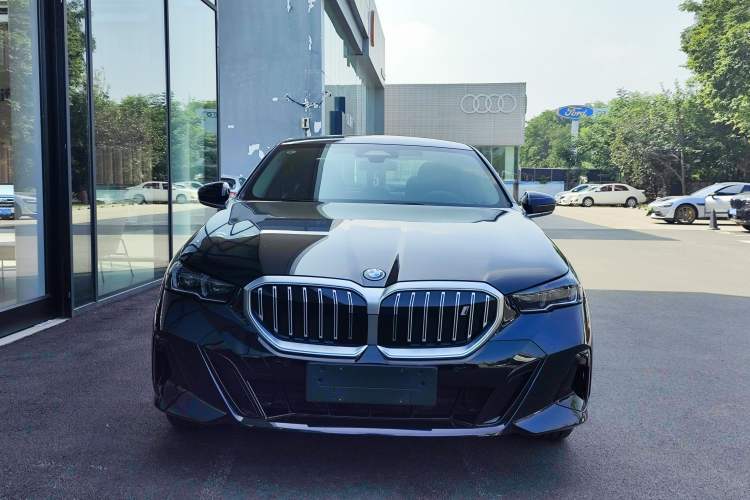 BMW i5 2025 — фото 2