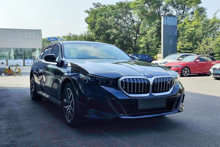 BMW i5 2025 — фото 3