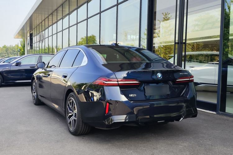 BMW i5 2025 — фото 4
