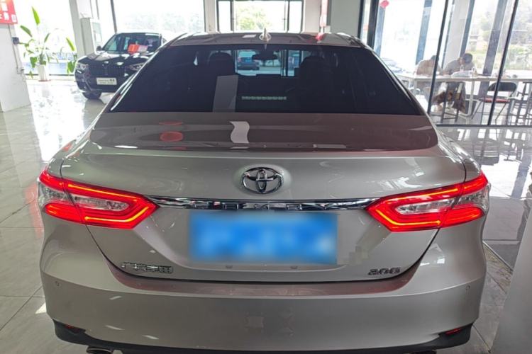 Toyota Camry 2021 — 5