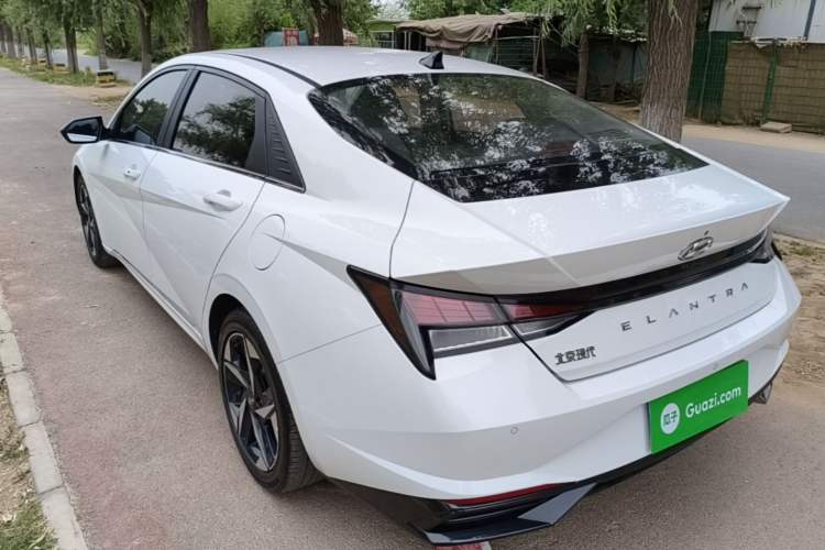 Hyundai Elantra 2022 — 4