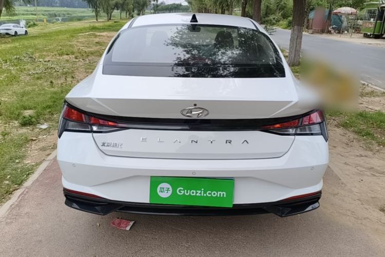 Hyundai Elantra 2022 — 5