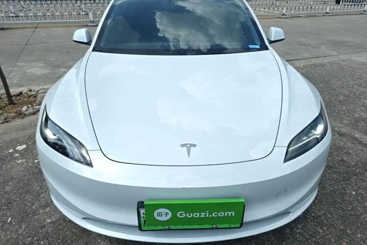 Tesla Model 3 2023 — 2