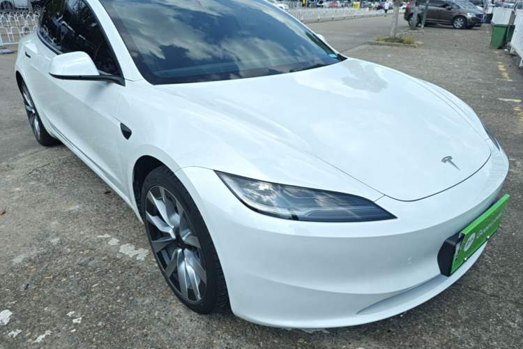 Tesla Model 3 2023 — 3