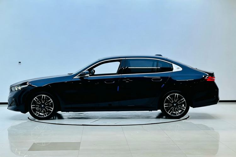 BMW 525Li 2025 — 3