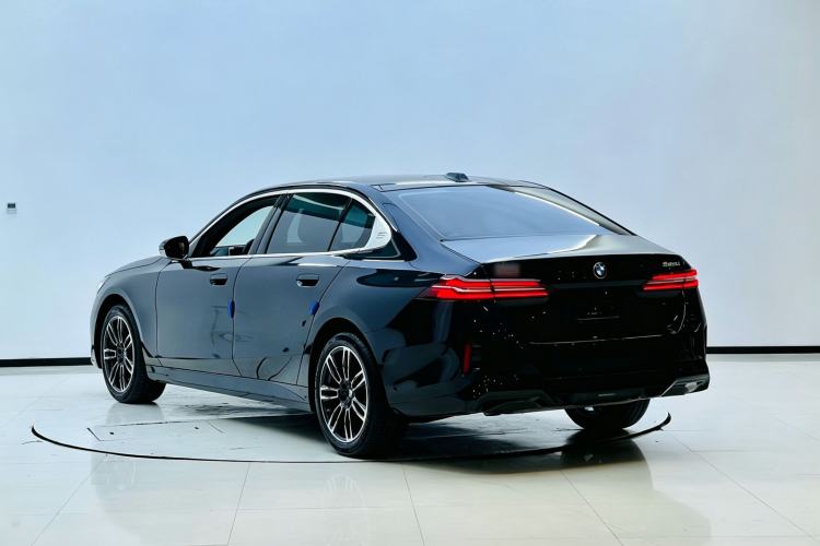 BMW 525Li 2025 — 4