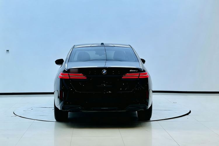 BMW 525Li 2025 — 5