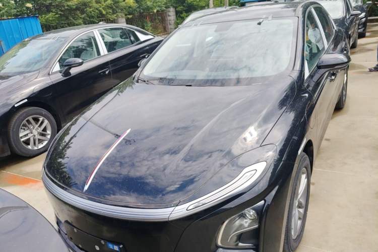 Hongqi E-QM5 2025 — 2