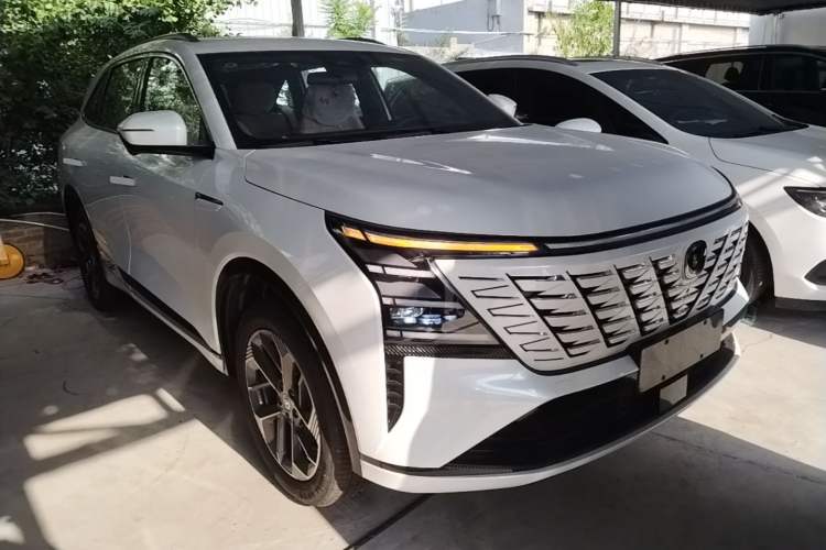 ChangAn CS75 PLUS 2025 — фото 3