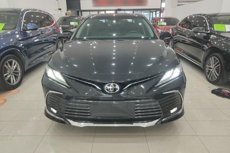 Toyota Camry 2023 — 2