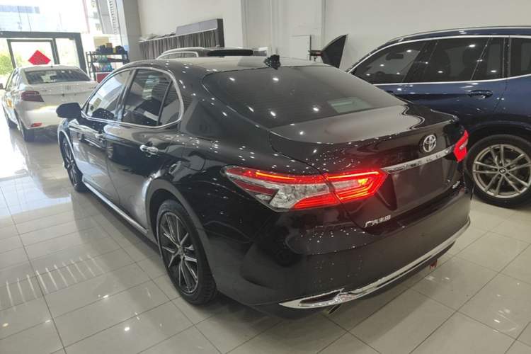 Toyota Camry 2023 — 4