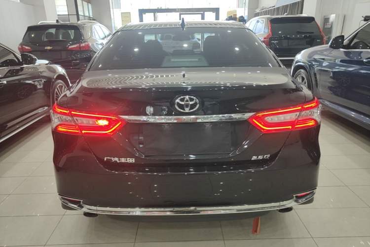 Toyota Camry 2023 — 5