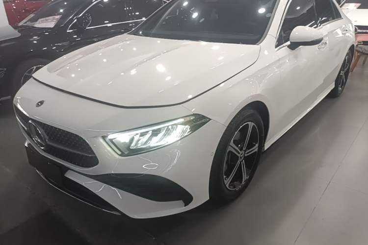 Mercedes-Benz A 200 L 2025 — фото 1