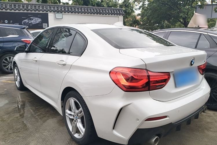 BMW 120i 2020 — фото 4