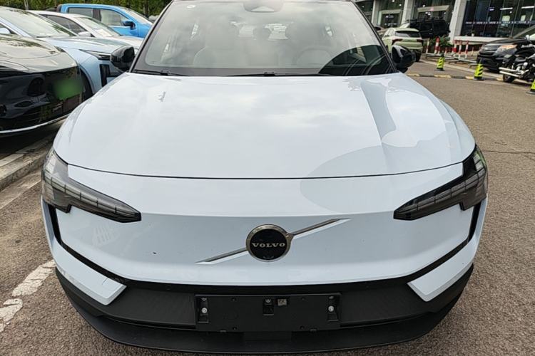 Volvo EX30 2025 — 2