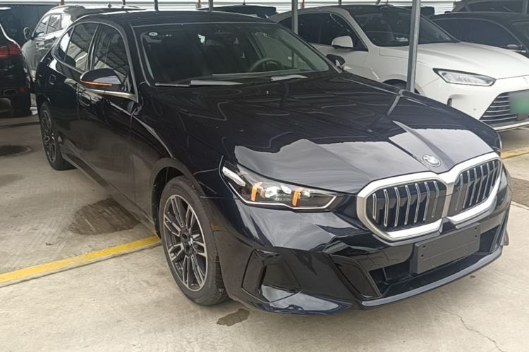 BMW 530Li 2026 — 3