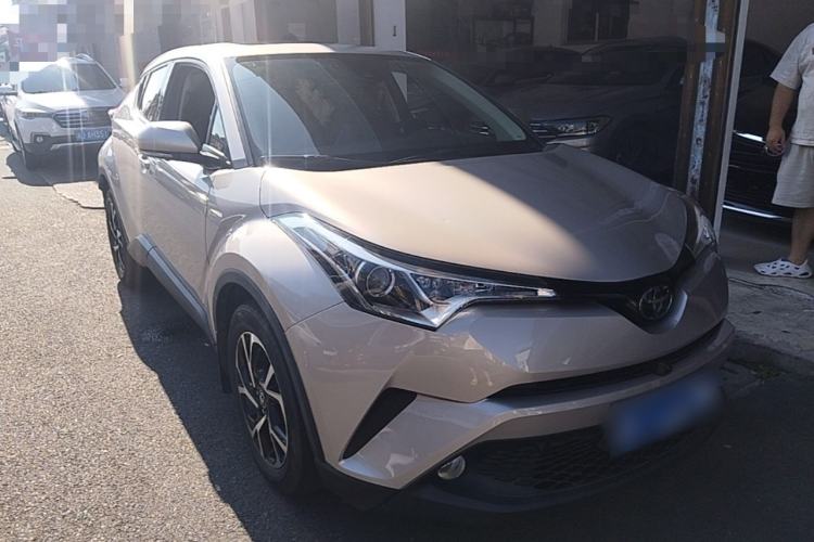 Toyota C-HR 2020 — фото 3