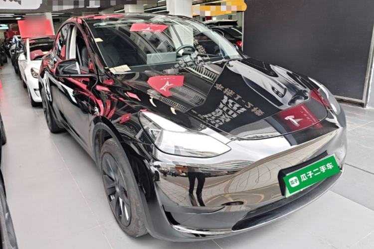 Tesla Model Y 2023 — 3