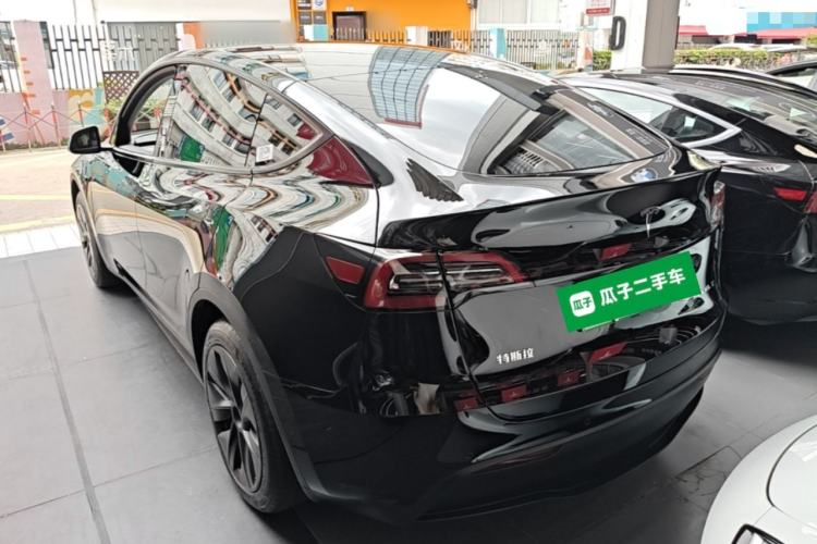Tesla Model Y 2023 — 4