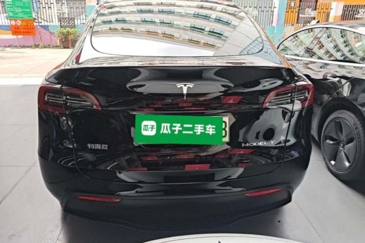 Tesla Model Y 2023 — 5