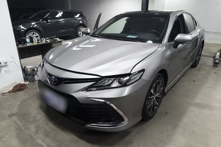 Toyota Camry 2021 — фото 1