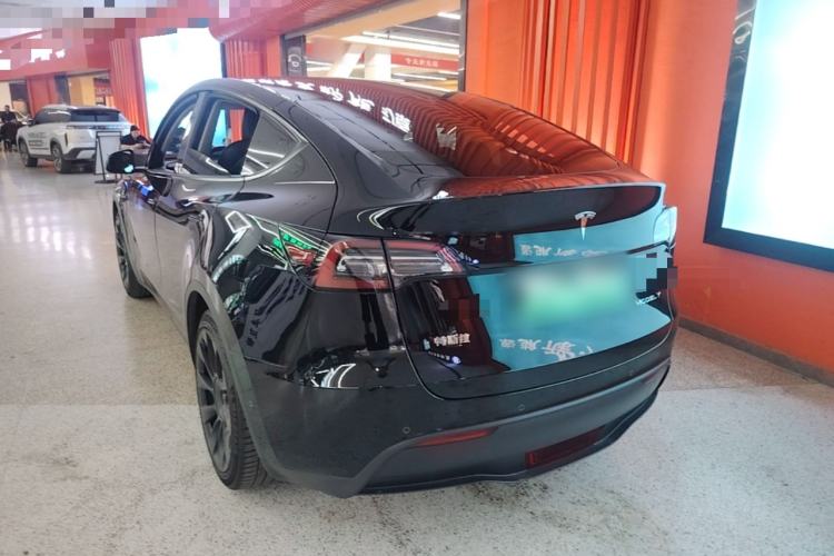Tesla Model Y 2021 — 4