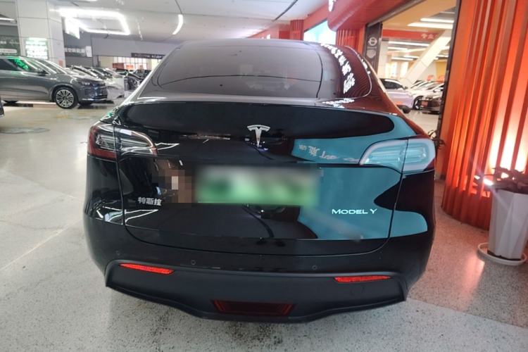 Tesla Model Y 2021 — 5