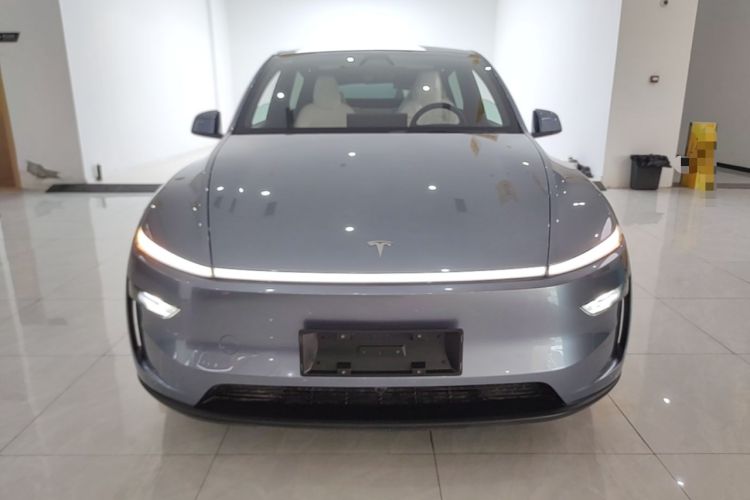 Tesla Model Y 2026 — 2