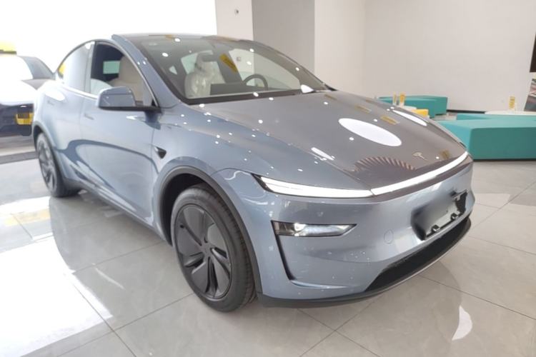 Tesla Model Y 2026 — 3