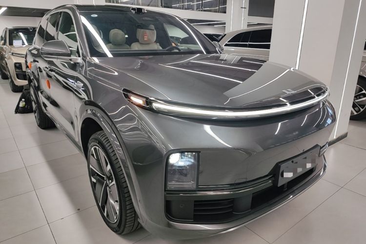 Li Auto L8 2025 — 3