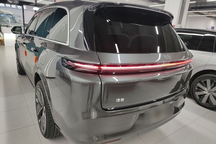 Li Auto L8 2025 — 4