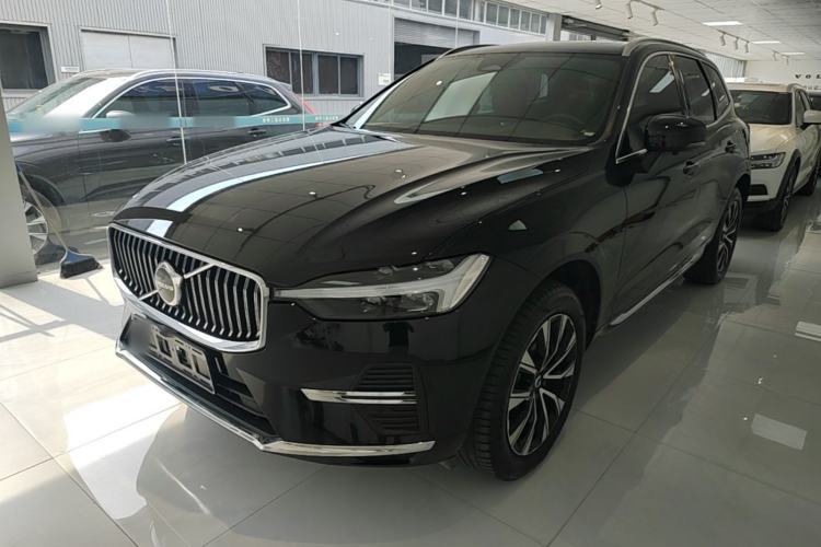 Volvo XC60 2024 — фото 1