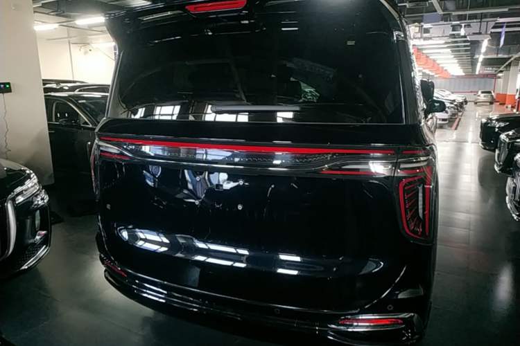 Hongqi HQ9 PHEV 2024 — 5