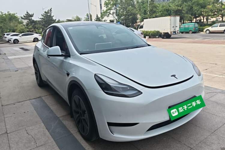 Tesla Model Y 2022 — 3