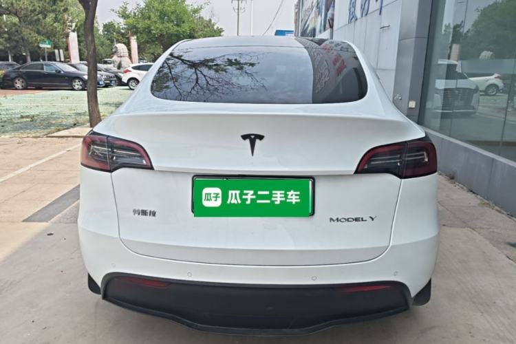Tesla Model Y 2022 — 5