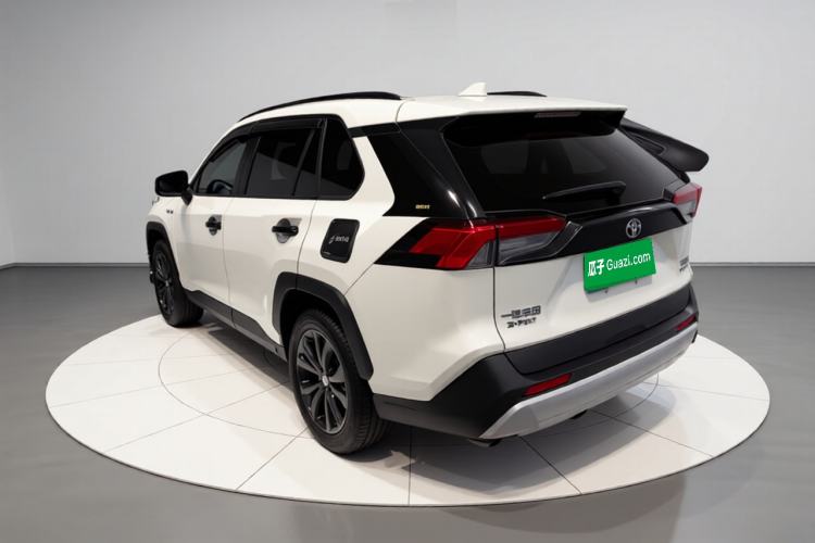 Toyota RAV4 2023 — 4