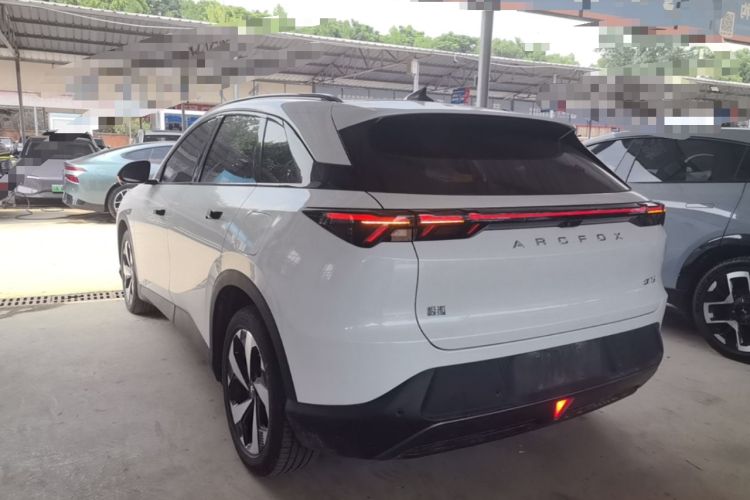 Arcfox Alpha T5 2025 — 4