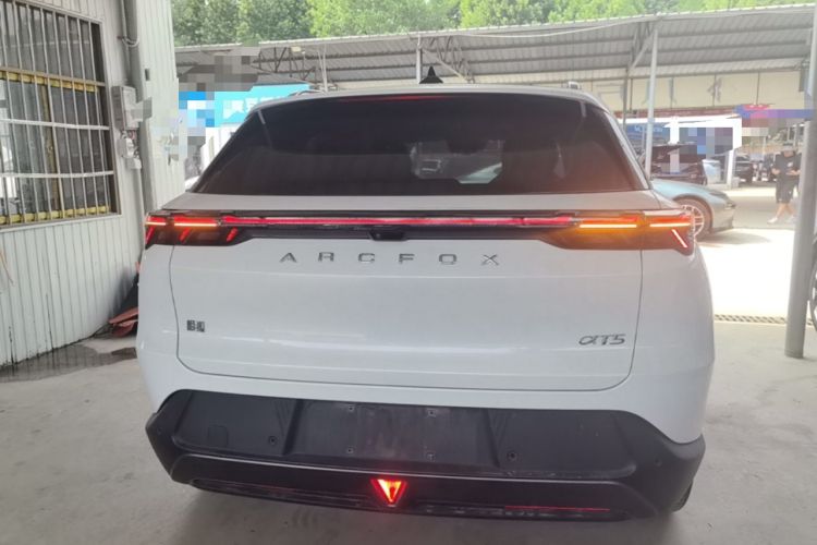 Arcfox Alpha T5 2025 — 5