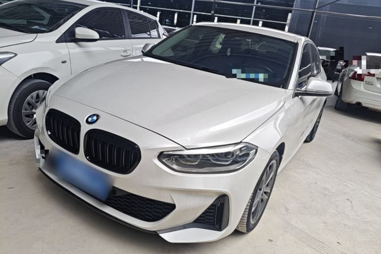 BMW 120i 2023 — фото 1