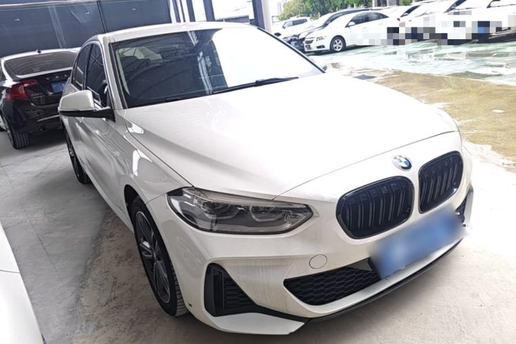 BMW 120i 2023 — фото 3