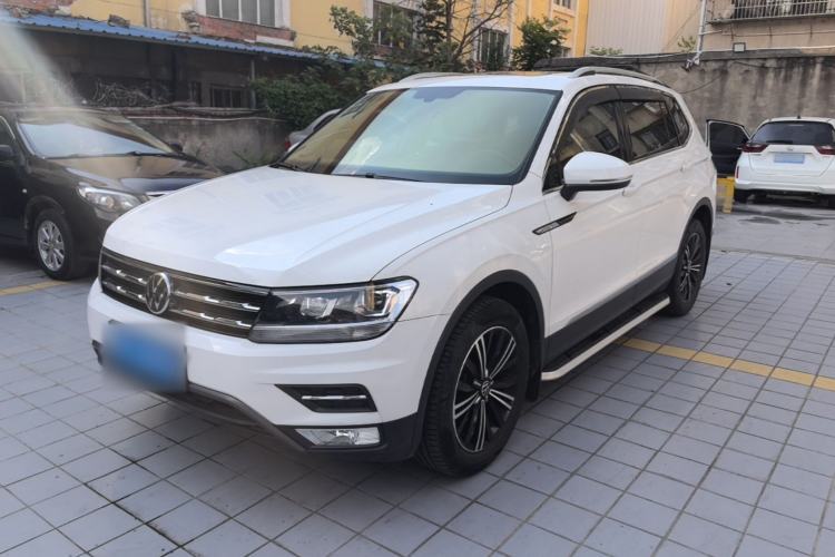 Volkswagen tiguan l 2021 — фото 1