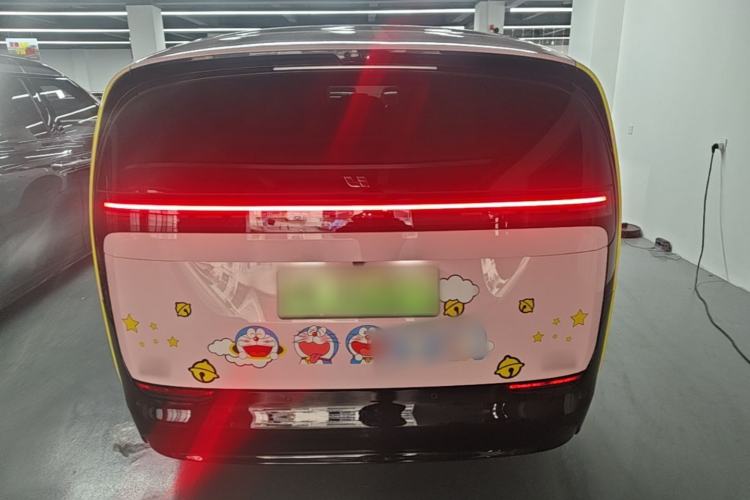 Li Auto MEGA 2025 — 5