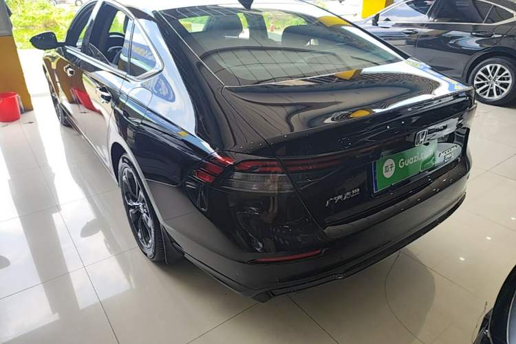 Honda Accord 2025 — 4