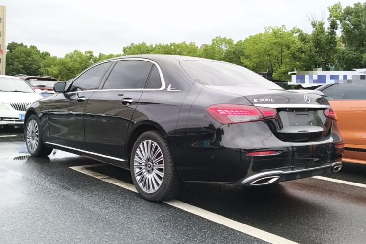 Mercedes-Benz E 300 L 2023 — фото 4