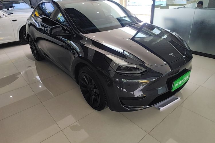 Tesla Model Y 2024 — 3